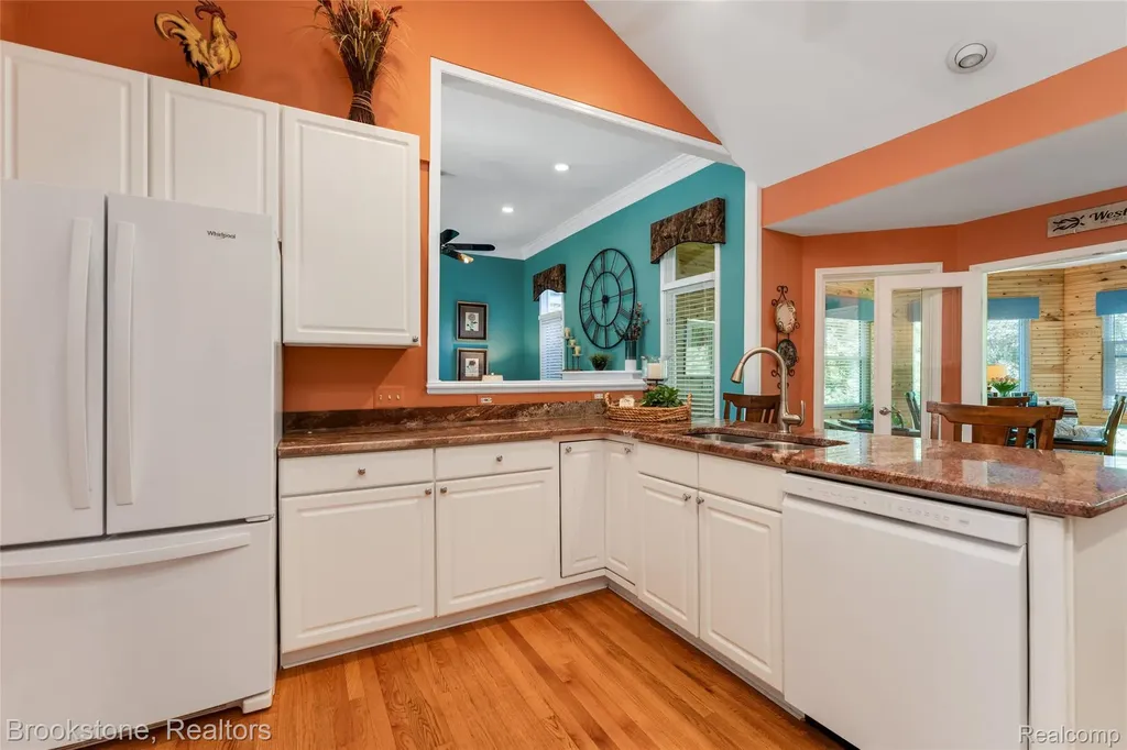 970 Moldovia Drive White Lake Charter Township MI 48386