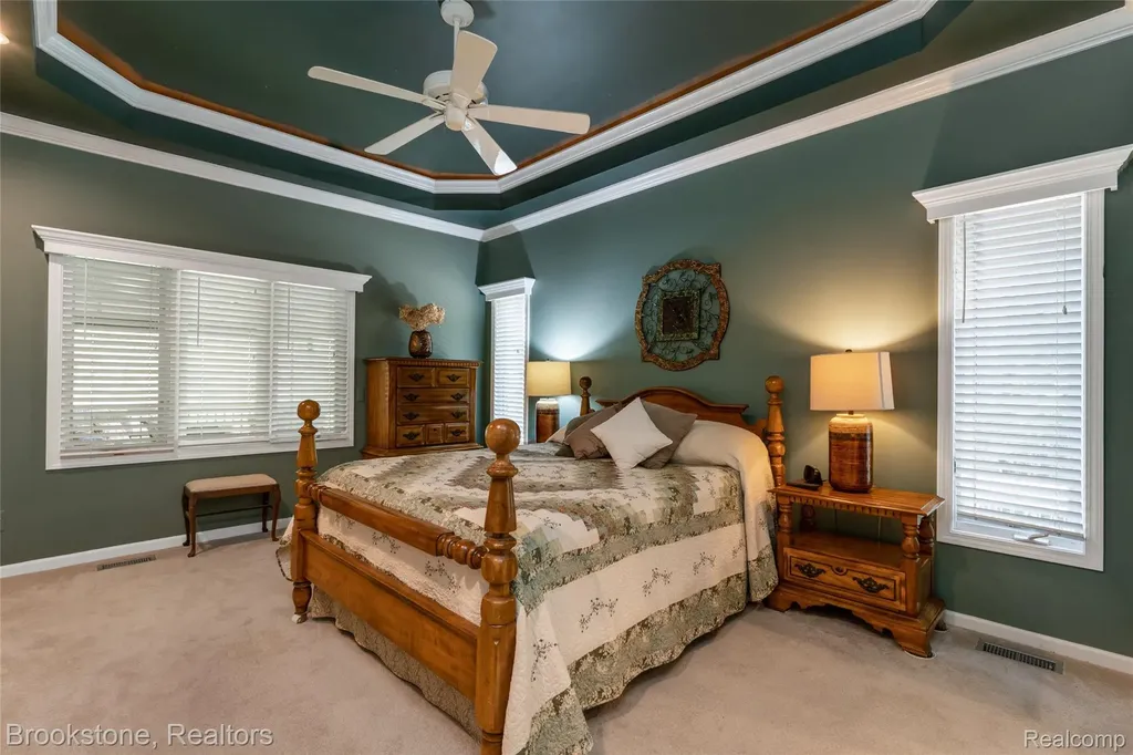 970 Moldovia Drive White Lake Charter Township MI 48386