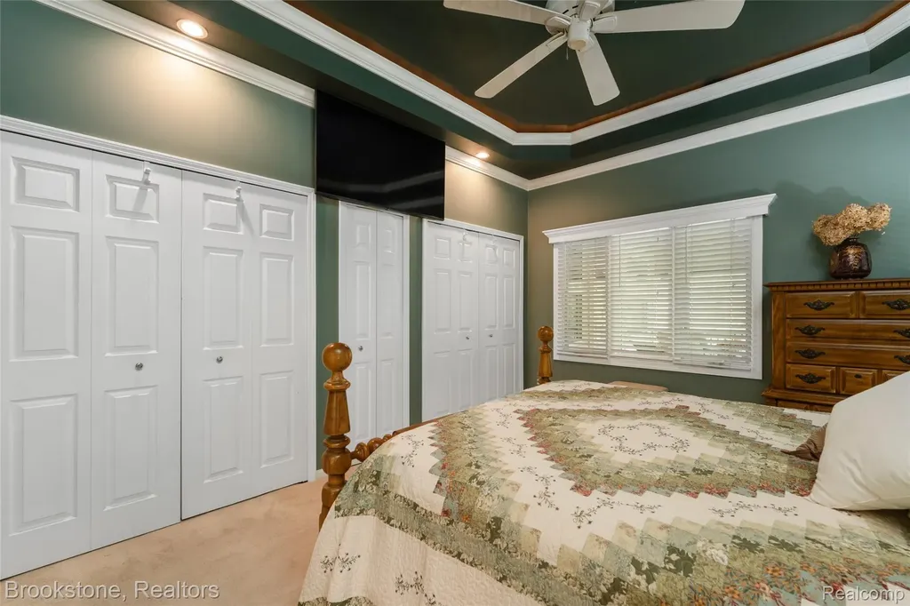 970 Moldovia Drive White Lake Charter Township MI 48386