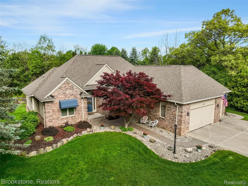 970 Moldovia Drive White Lake Charter Township MI 48386