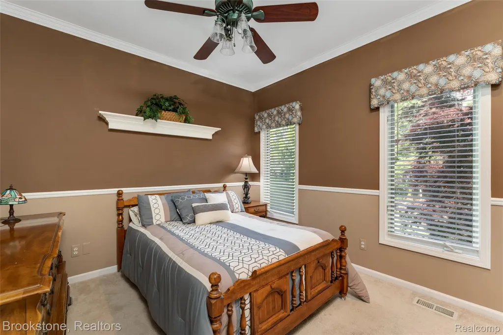 970 Moldovia Drive White Lake Charter Township MI 48386