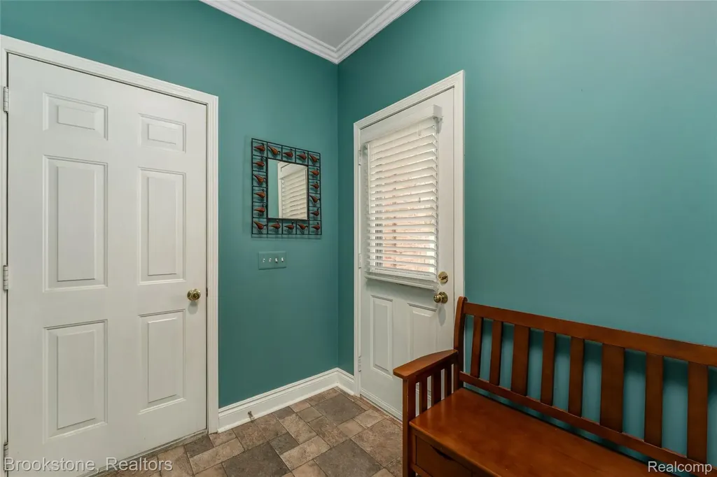 970 Moldovia Drive White Lake Charter Township MI 48386