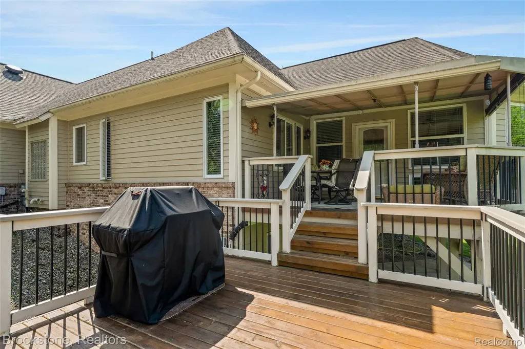 970 Moldovia Drive White Lake Charter Township MI 48386