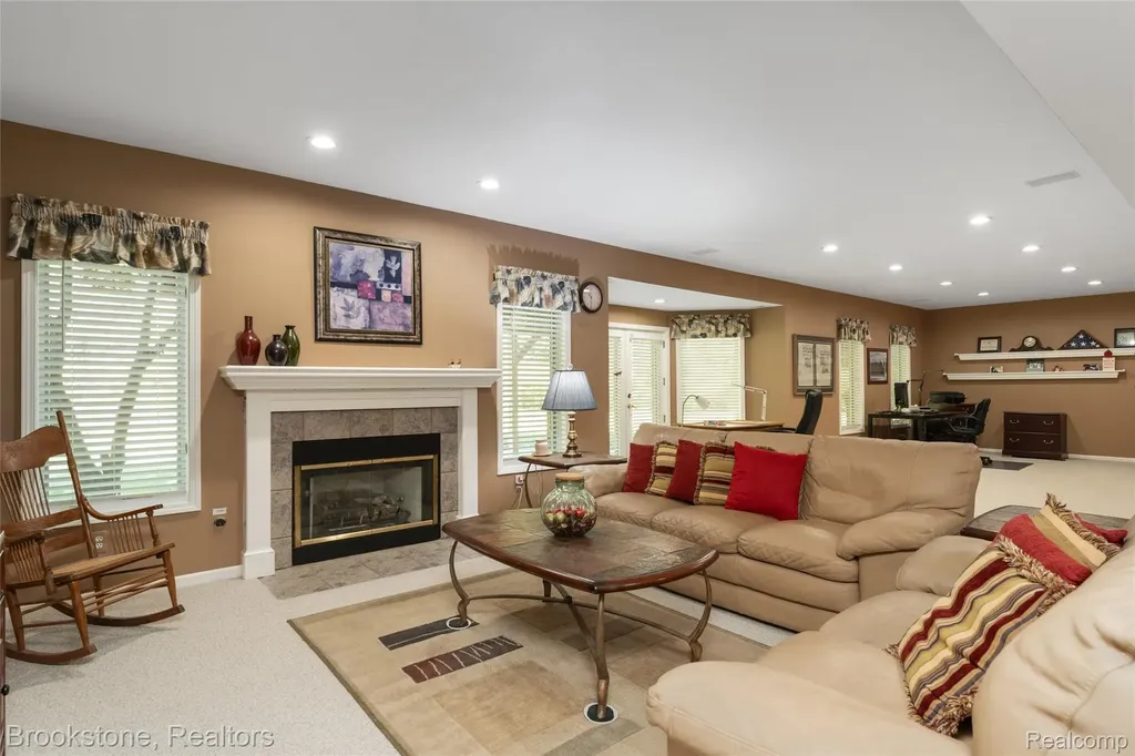 970 Moldovia Drive White Lake Charter Township MI 48386