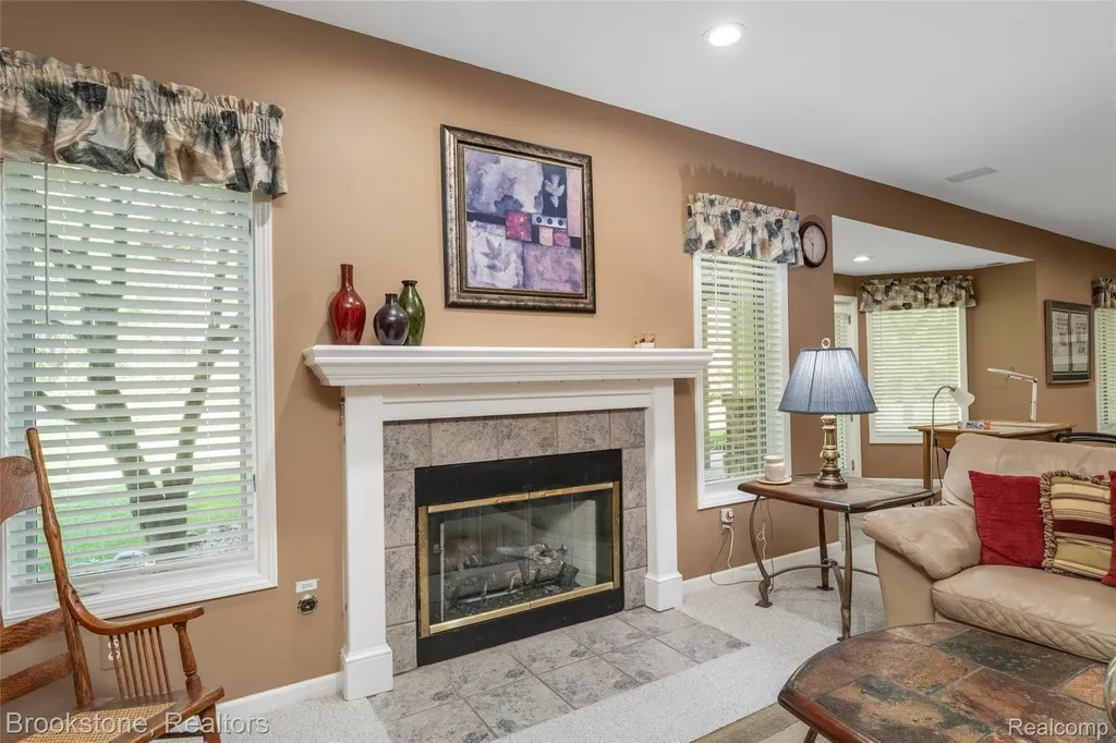 970 Moldovia Drive White Lake Charter Township MI 48386