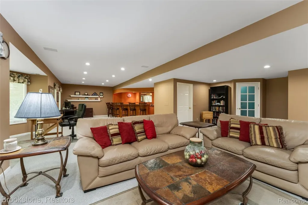 970 Moldovia Drive White Lake Charter Township MI 48386