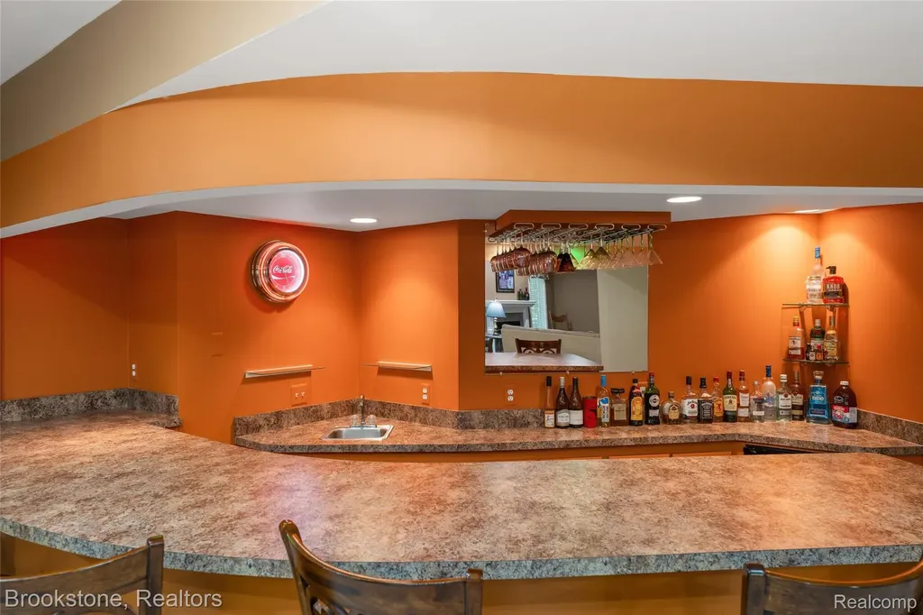970 Moldovia Drive White Lake Charter Township MI 48386