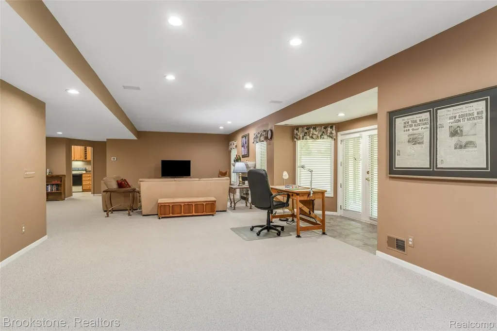970 Moldovia Drive White Lake Charter Township MI 48386