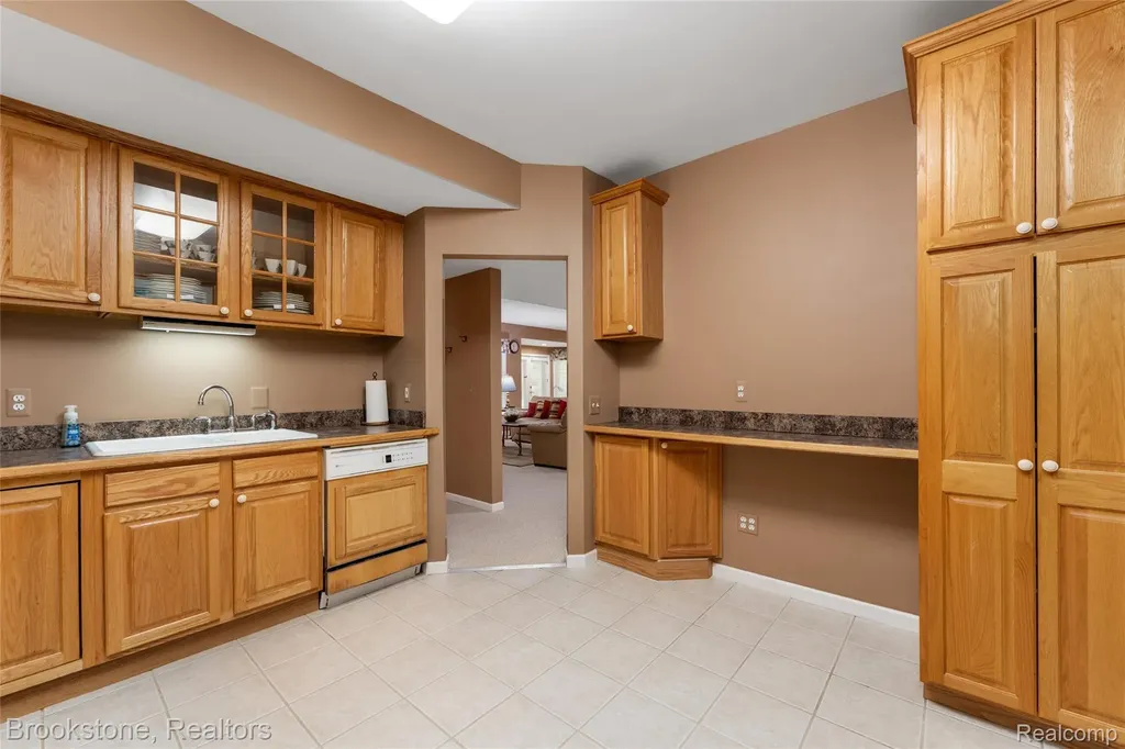 970 Moldovia Drive White Lake Charter Township MI 48386