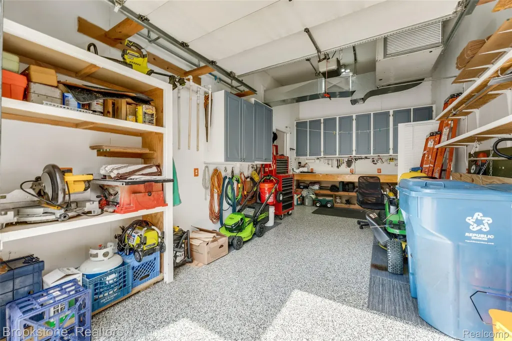970 Moldovia Drive White Lake Charter Township MI 48386