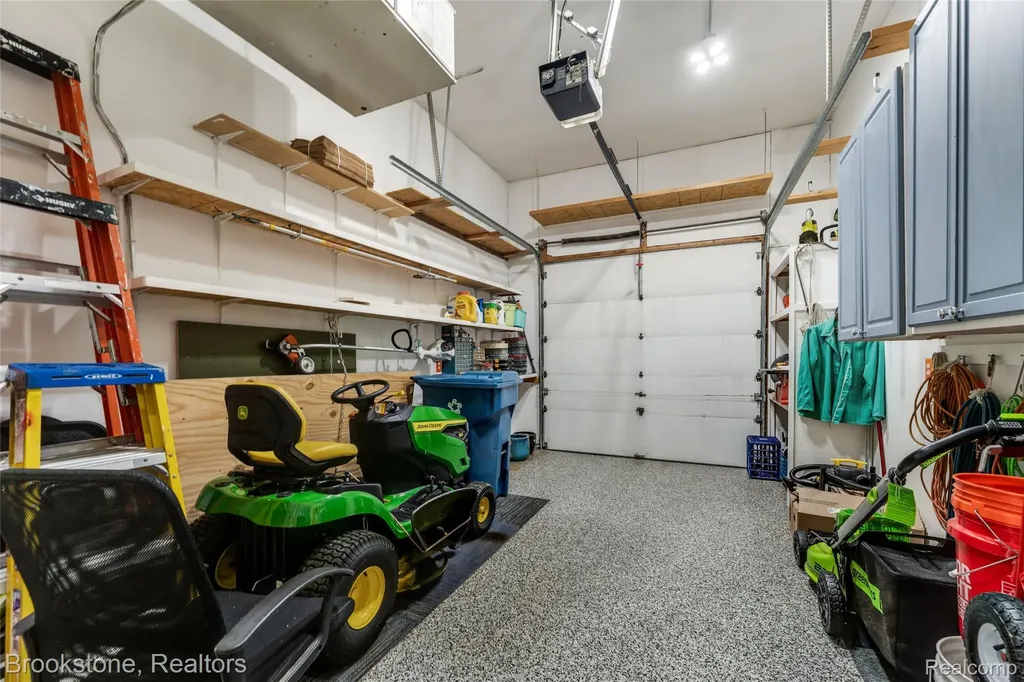 970 Moldovia Drive White Lake Charter Township MI 48386