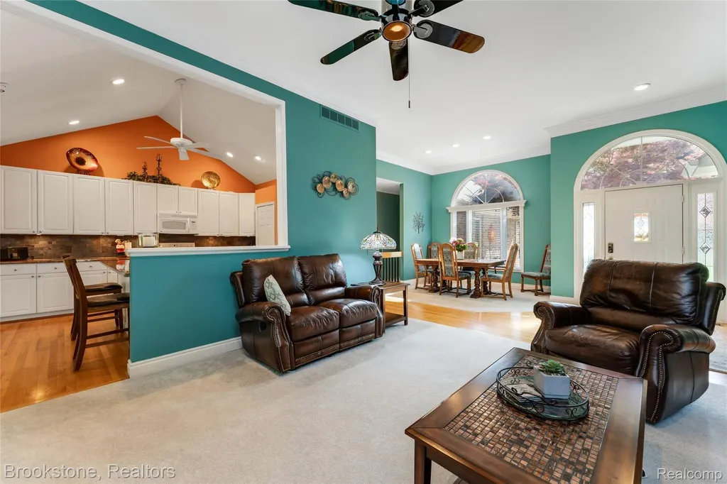 970 Moldovia Drive White Lake Charter Township MI 48386