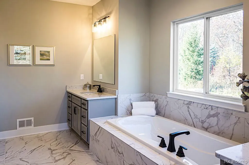 14103 Regatta Bay Drive Shelby Charter Township MI 48315