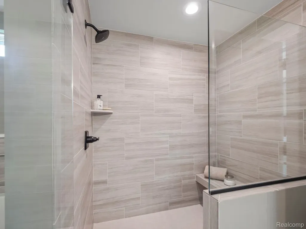 14050 Regatta Bay Drive Shelby Charter Township MI 48315