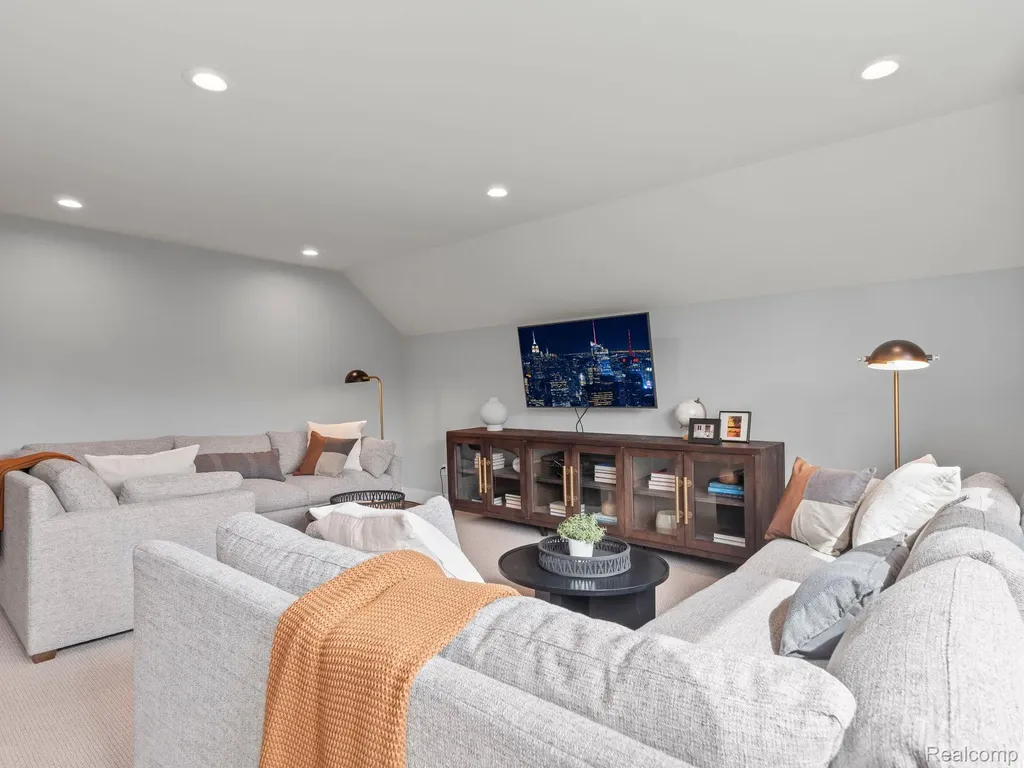 14050 Regatta Bay Drive Shelby Charter Township MI 48315