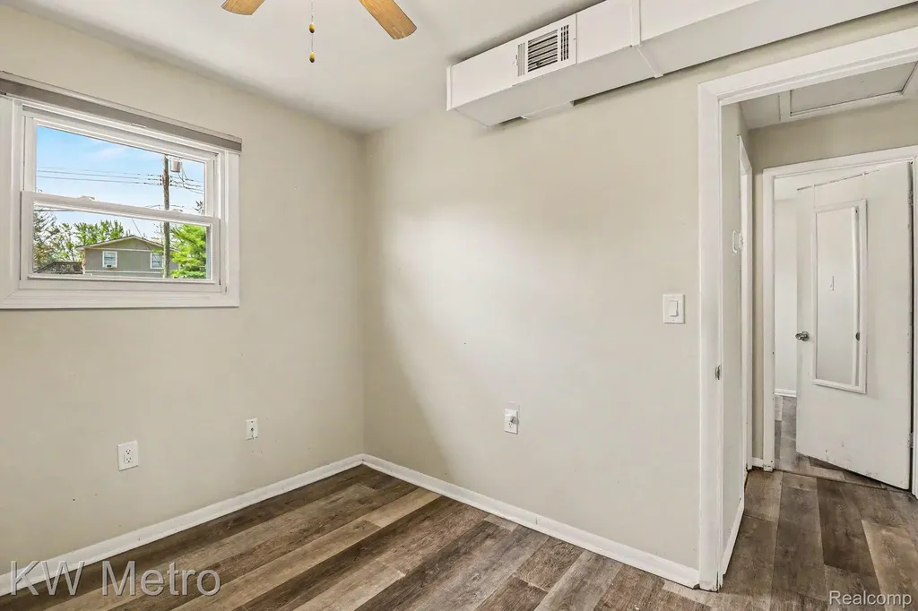 657 Dunleavy Drive Highland Charter Township MI 48356