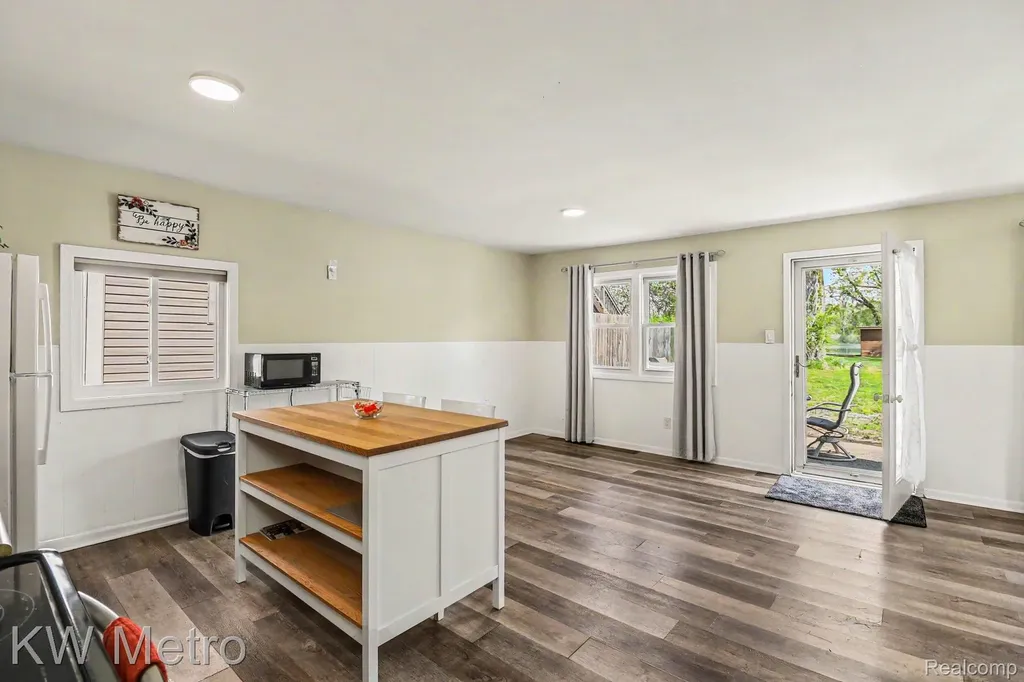 657 Dunleavy Drive Highland Charter Township MI 48356
