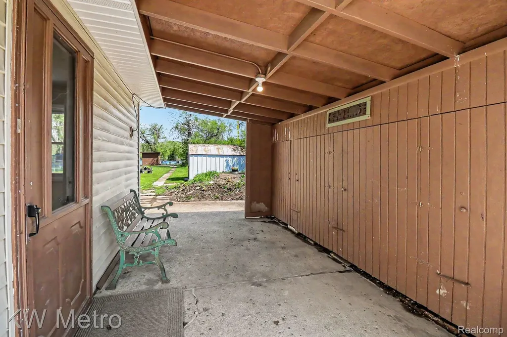 657 Dunleavy Drive Highland Charter Township MI 48356