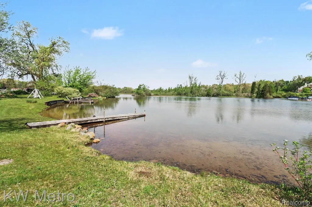 657 Dunleavy Drive Highland Charter Township MI 48356