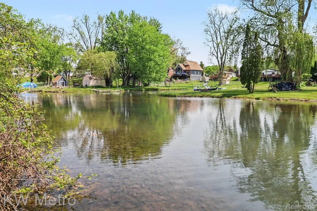657 Dunleavy Drive Highland Charter Township MI 48356