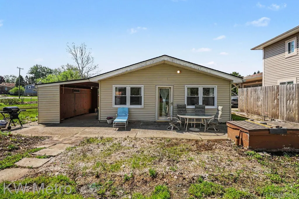 657 Dunleavy Drive Highland Charter Township MI 48356