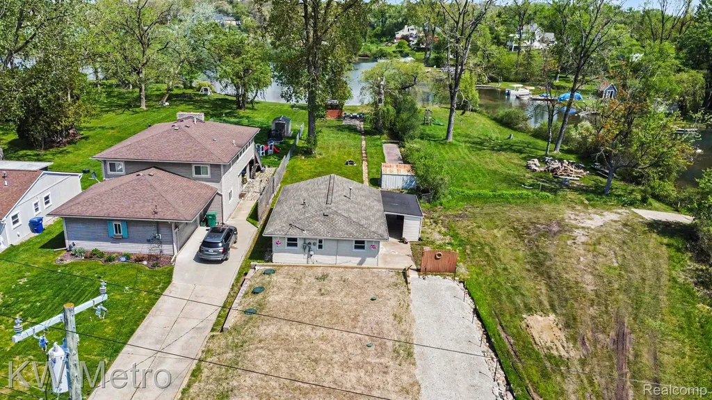 657 Dunleavy Drive Highland Charter Township MI 48356
