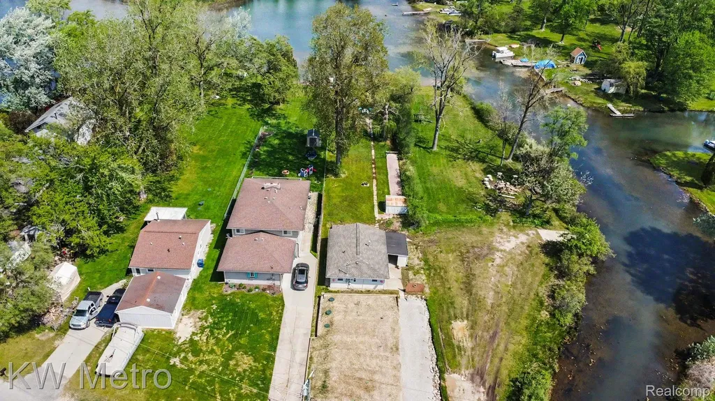 657 Dunleavy Drive Highland Charter Township MI 48356