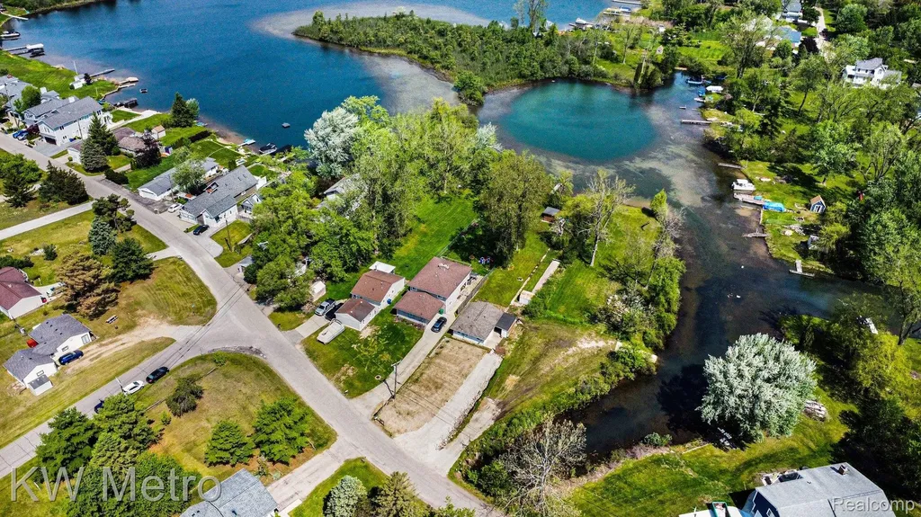 657 Dunleavy Drive Highland Charter Township MI 48356
