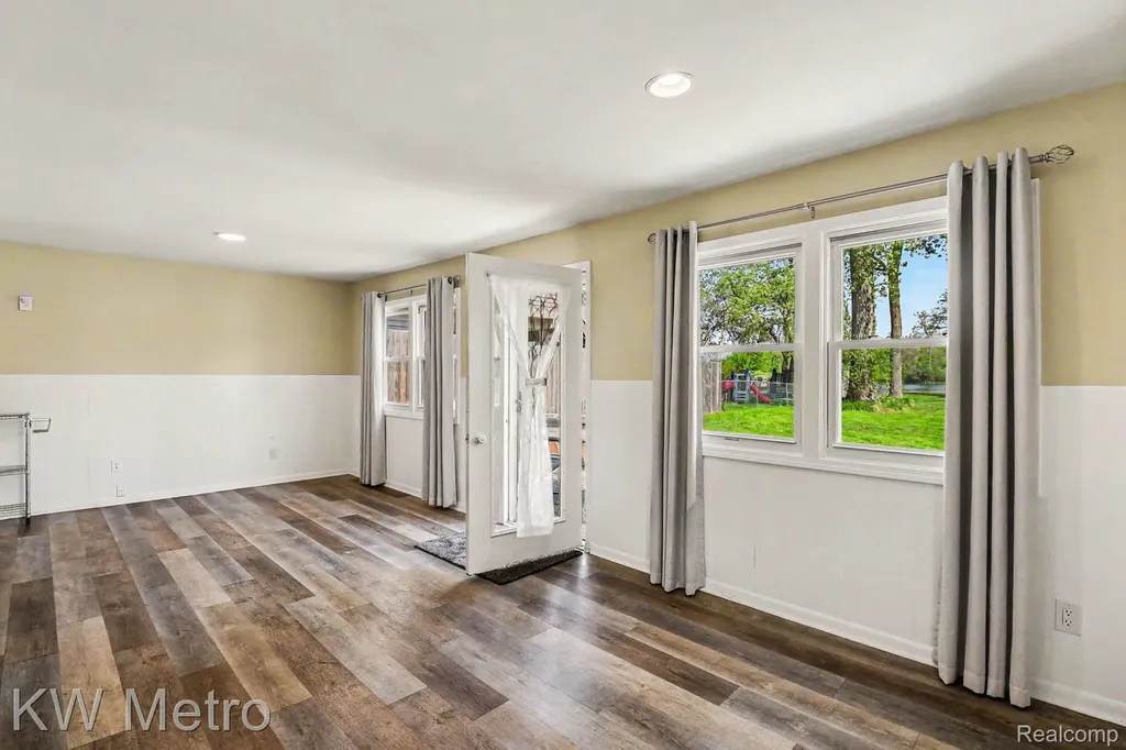 657 Dunleavy Drive Highland Charter Township MI 48356