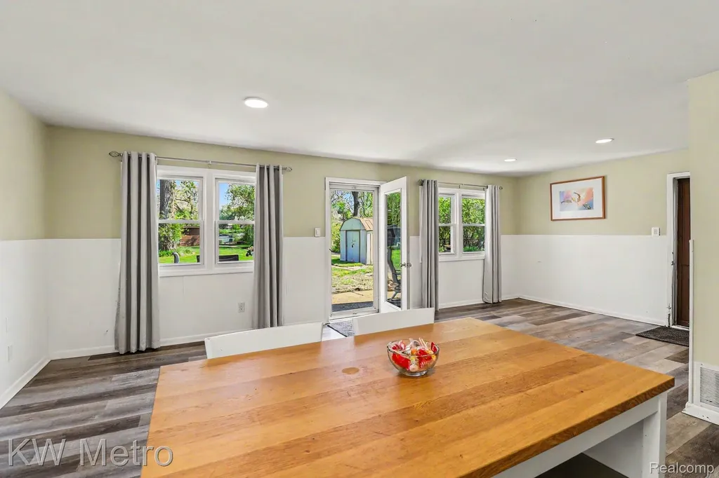 657 Dunleavy Drive Highland Charter Township MI 48356