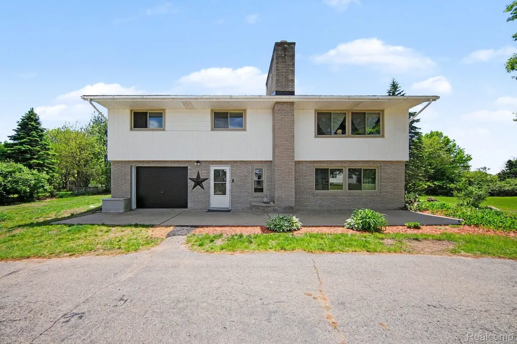 119 Diversy Drive Columbia Township MI 49230