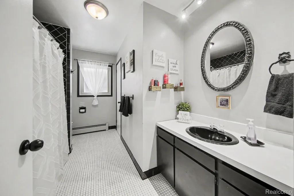 119 Diversy Drive Columbia Township MI 49230