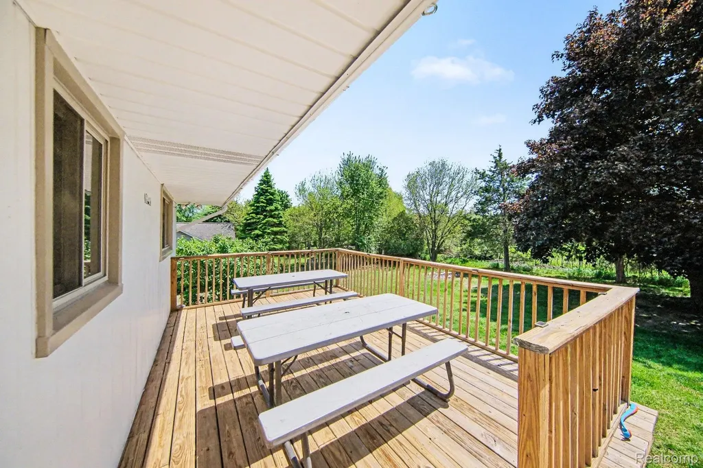 119 Diversy Drive Columbia Township MI 49230