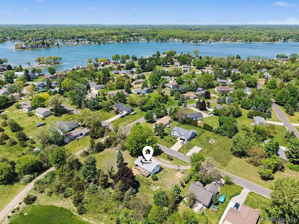 119 Diversy Drive Columbia Township MI 49230