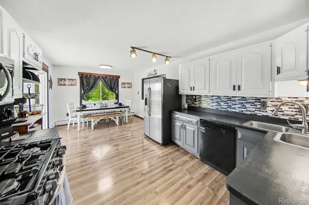 119 Diversy Drive Columbia Township MI 49230