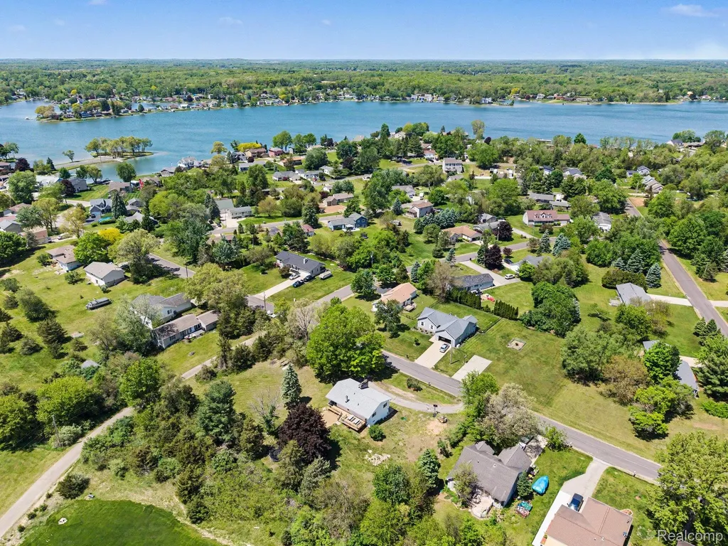 119 Diversy Drive Columbia Township MI 49230