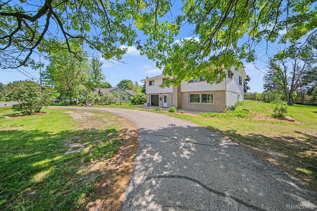 119 Diversy Drive Columbia Township MI 49230