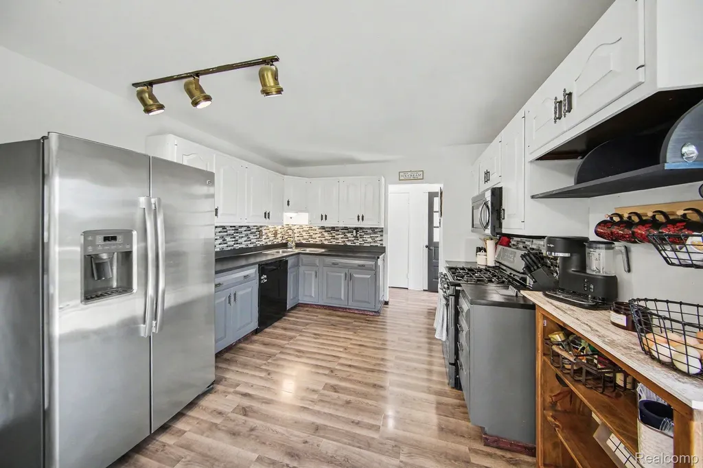 119 Diversy Drive Columbia Township MI 49230