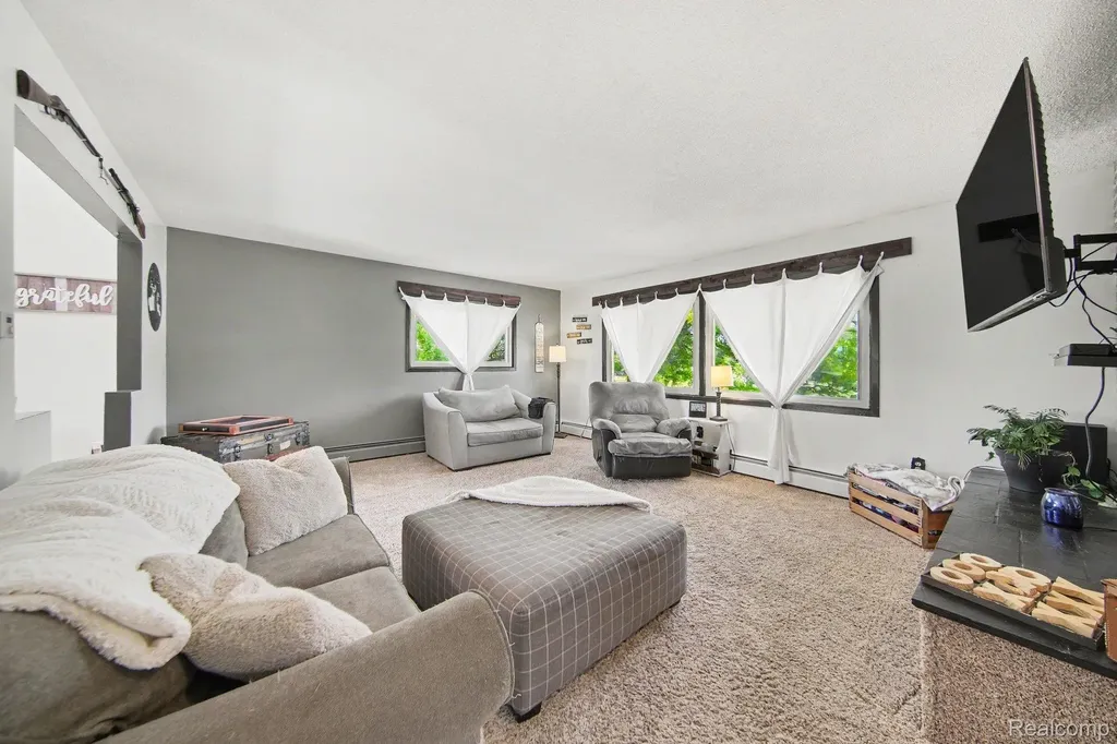 119 Diversy Drive Columbia Township MI 49230