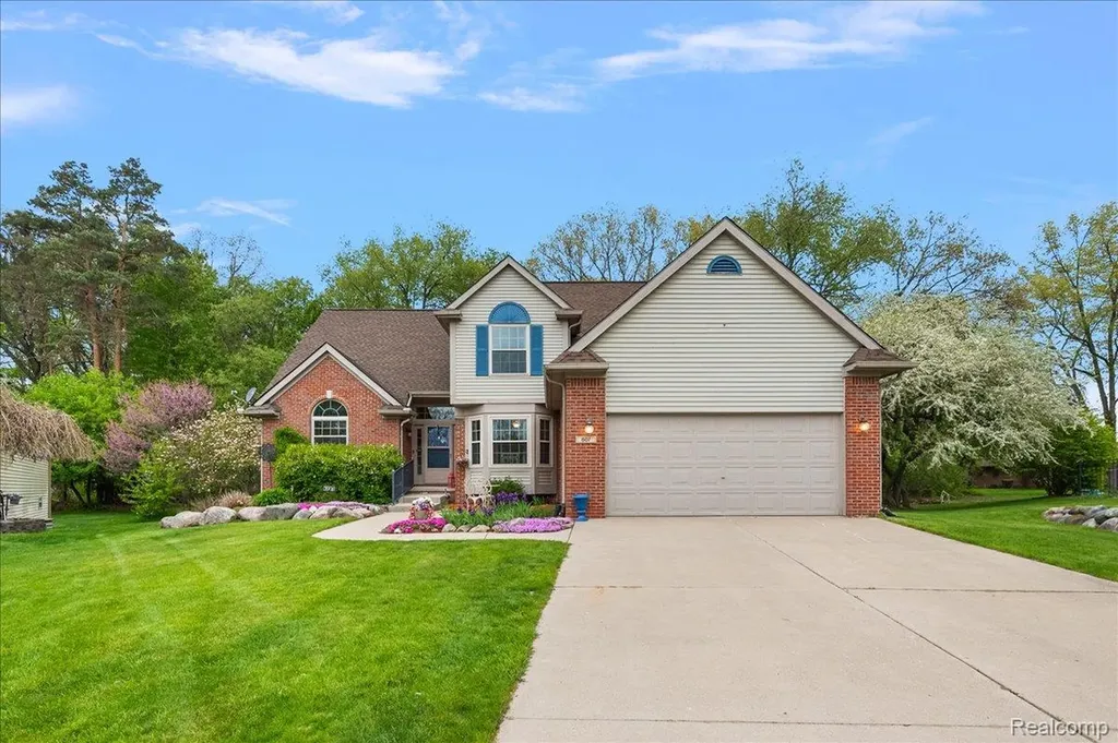 607 Salus Drive Waterford Charter Township MI 48327