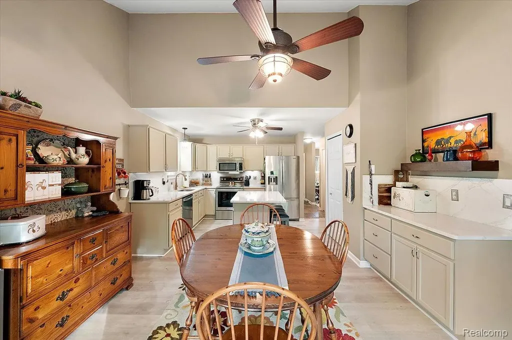 607 Salus Drive Waterford Charter Township MI 48327