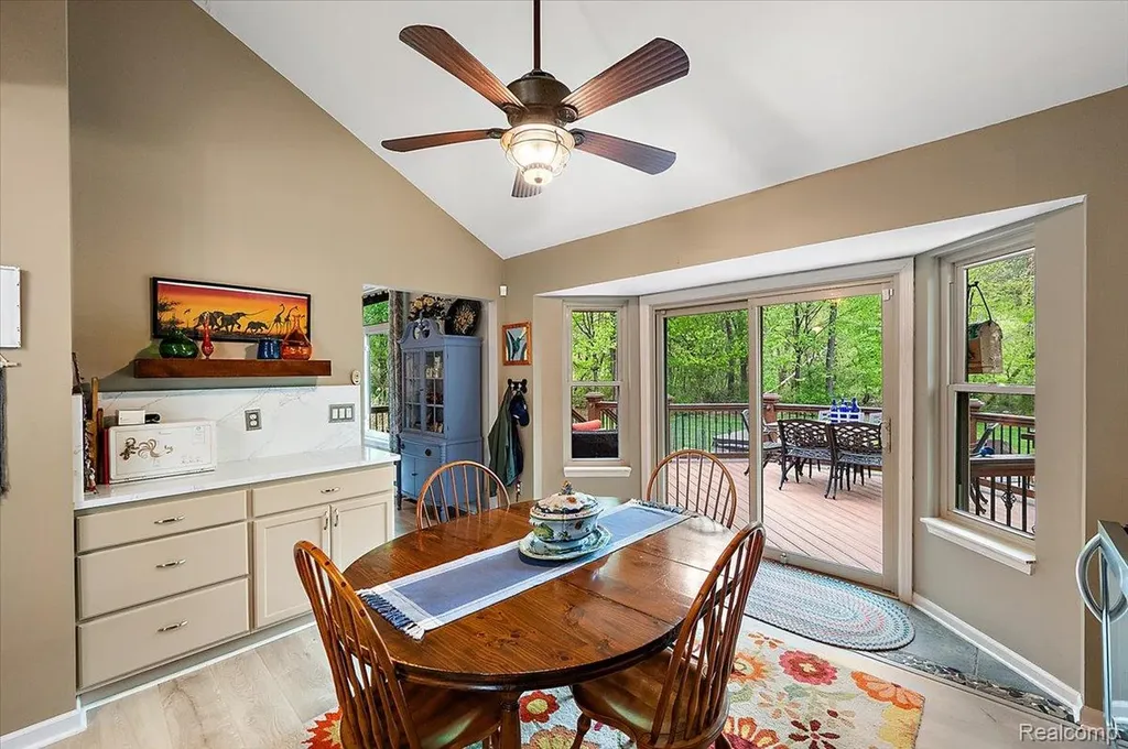 607 Salus Drive Waterford Charter Township MI 48327