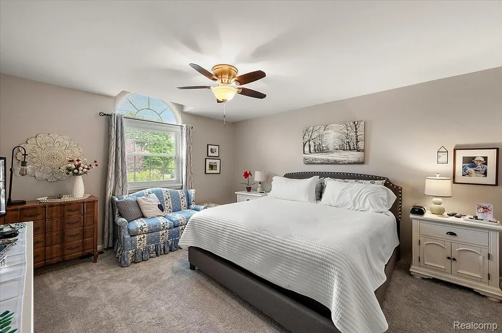 607 Salus Drive Waterford Charter Township MI 48327