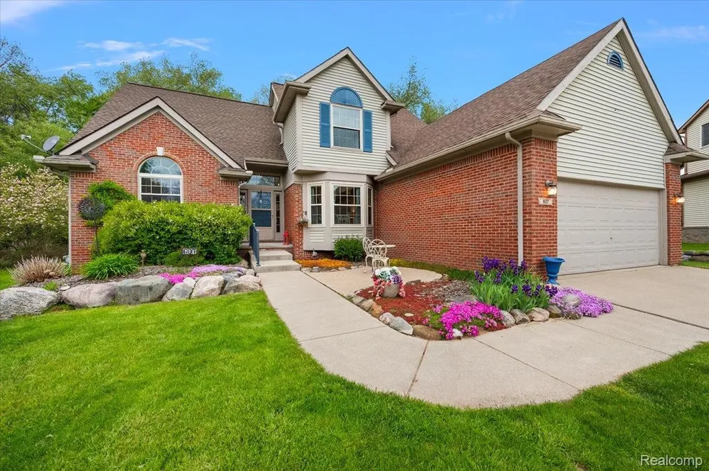 607 Salus Drive Waterford Charter Township MI 48327