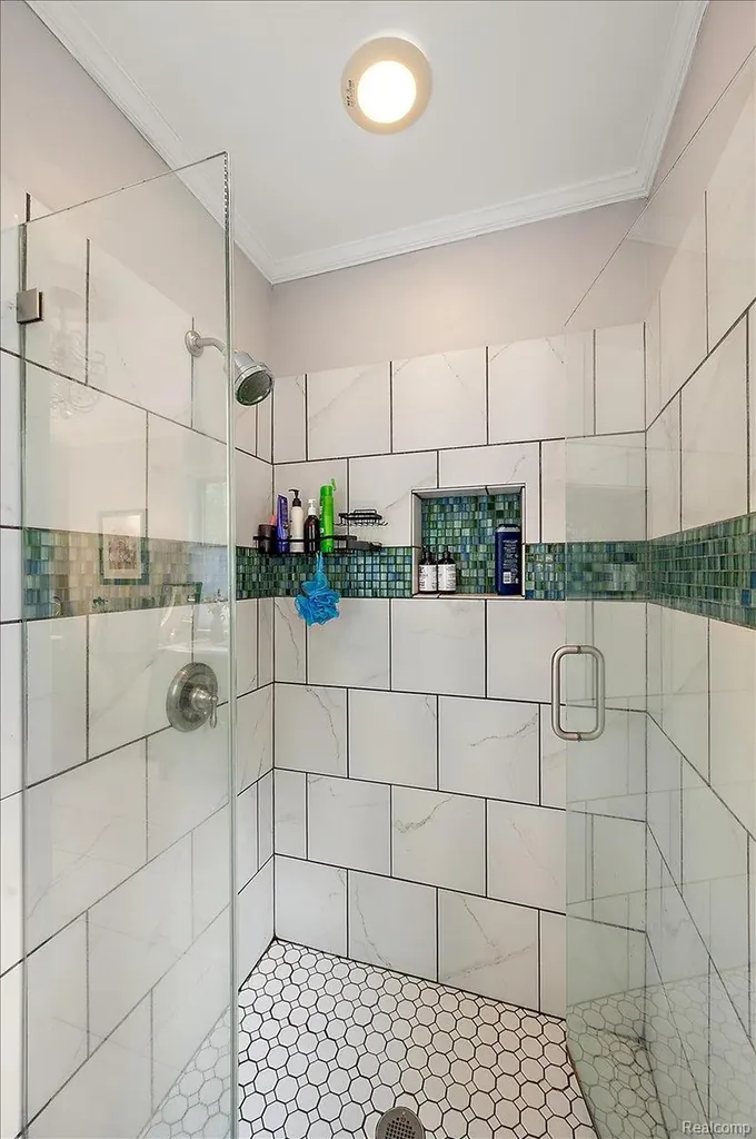 607 Salus Drive Waterford Charter Township MI 48327