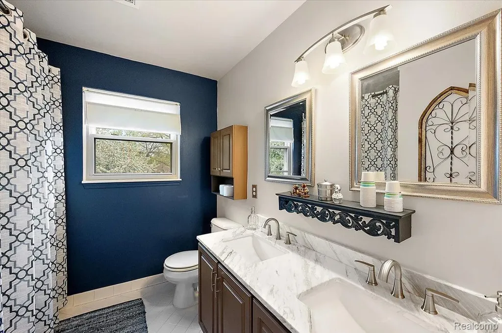 607 Salus Drive Waterford Charter Township MI 48327