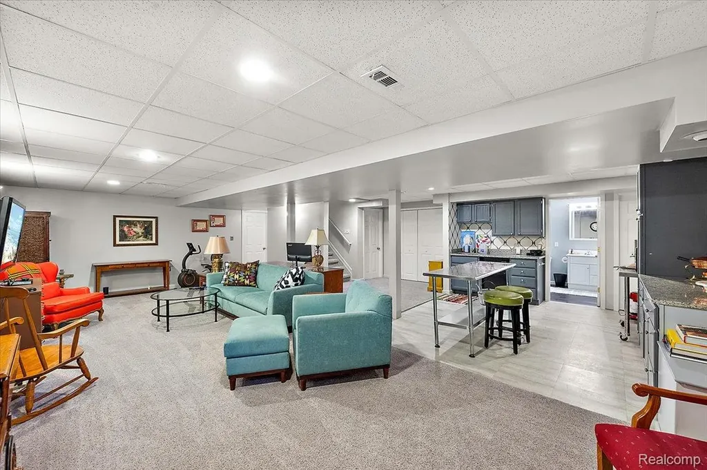 607 Salus Drive Waterford Charter Township MI 48327