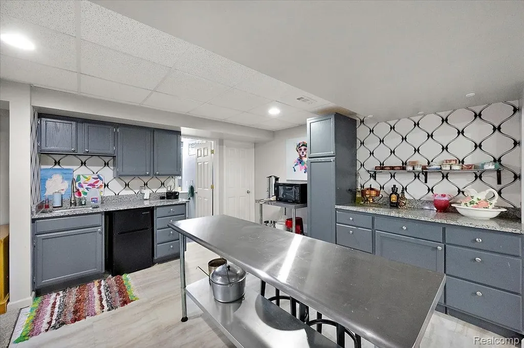 607 Salus Drive Waterford Charter Township MI 48327