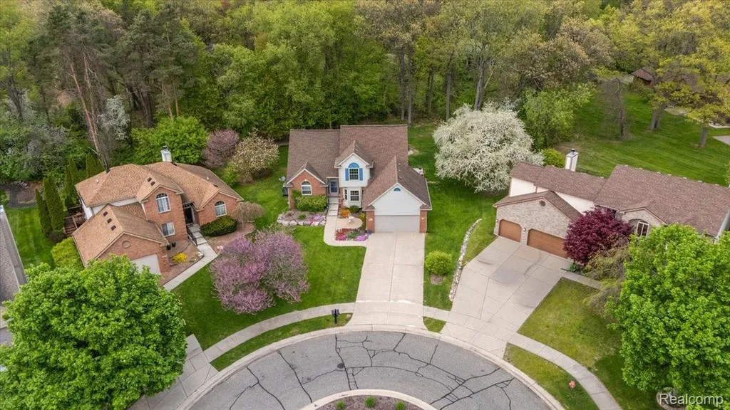 607 Salus Drive Waterford Charter Township MI 48327