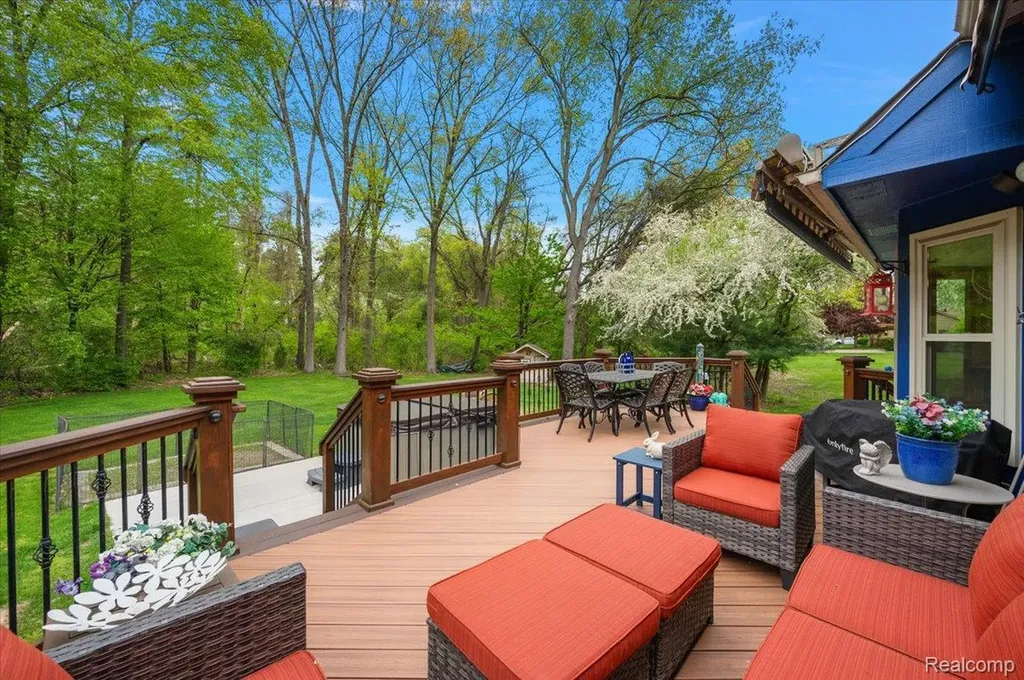 607 Salus Drive Waterford Charter Township MI 48327